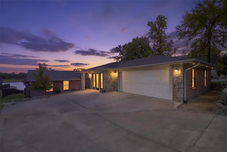 1227 Kiowa Drive W, Lake Kiowa, TX 76240 - #2