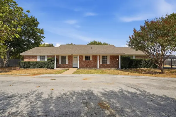 6880 Sandy Beach Road, Azle, TX 76020