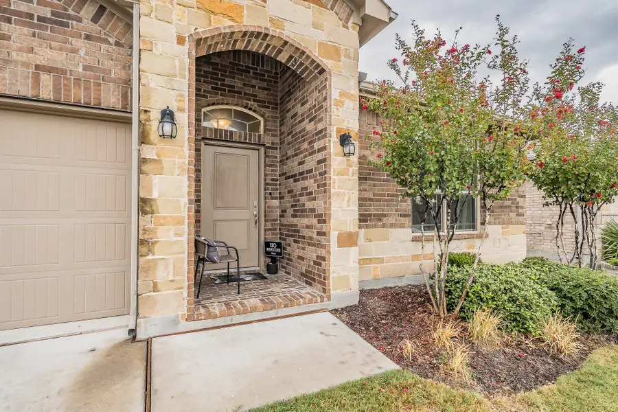 737 Blackhorse Trail, Justin, TX 76247 - #2