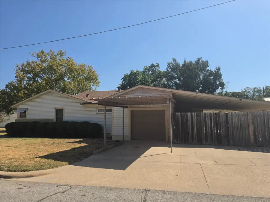 3750 Honeysuckle Avenue, Fort Worth, TX 76111 - #2
