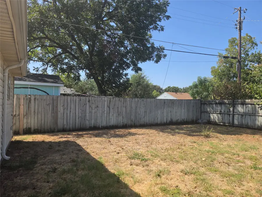 3750 Honeysuckle Avenue, Fort Worth, TX 76111 - #3
