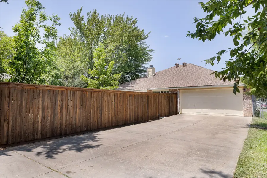 1304 W Mitchell Street, Arlington, TX 76013 - #2