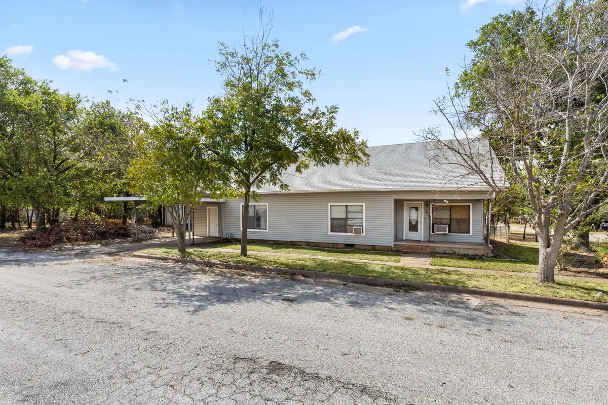 515 N Angelina Street, Henrietta, TX 76365 - #1