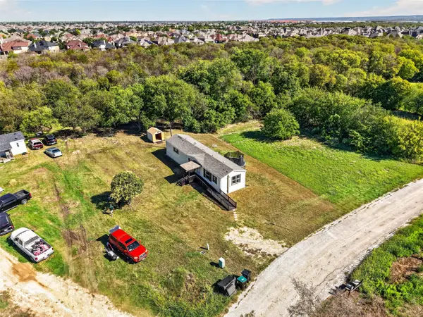 24 Spring Creek Circle, Grand Prairie, TX 75054