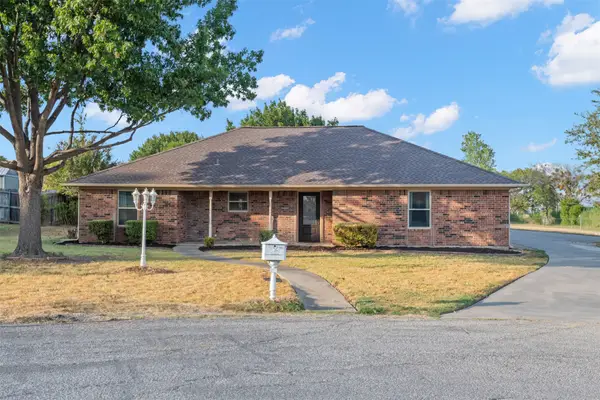 911 Clearview Street, Krum, TX 76249