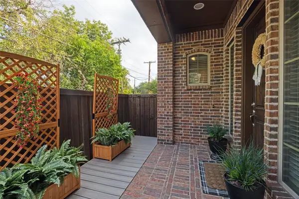 8686 Thorbrush Place, Dallas, TX 75238
