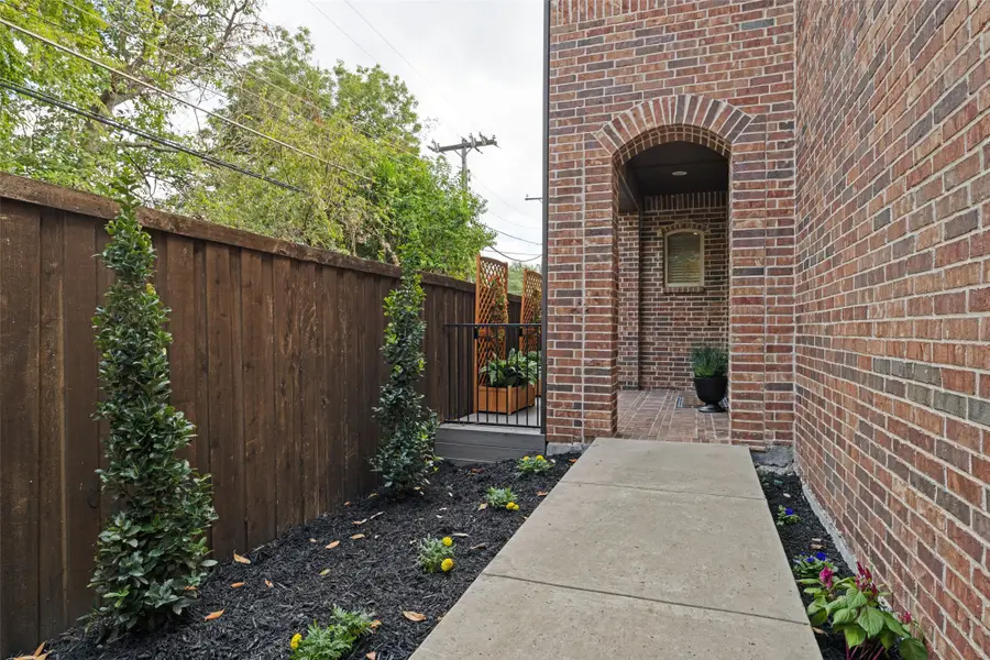 8686 Thorbrush Place, Dallas, TX 75238 - #2