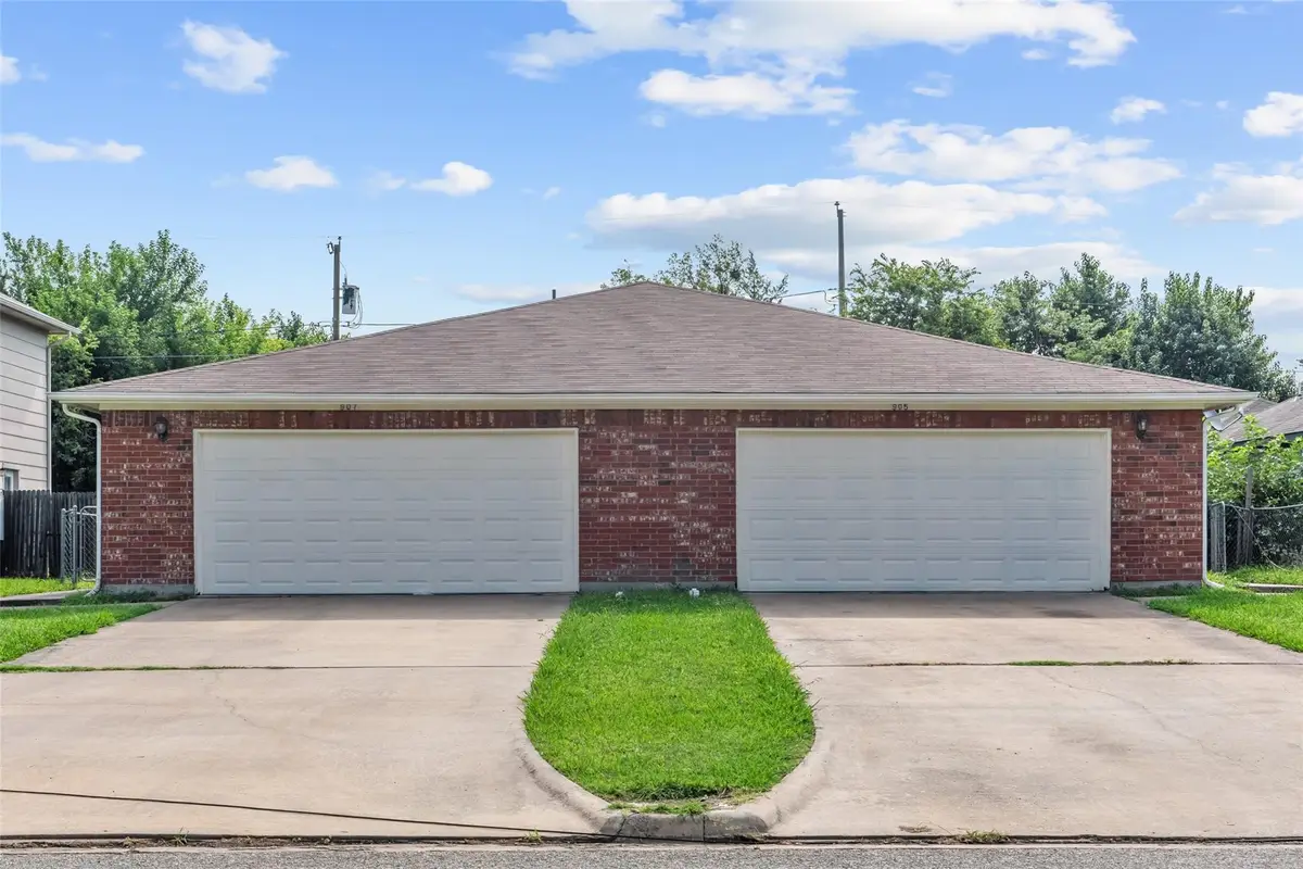905-907 N Brents Avenue, Sherman, TX 75090 - #1