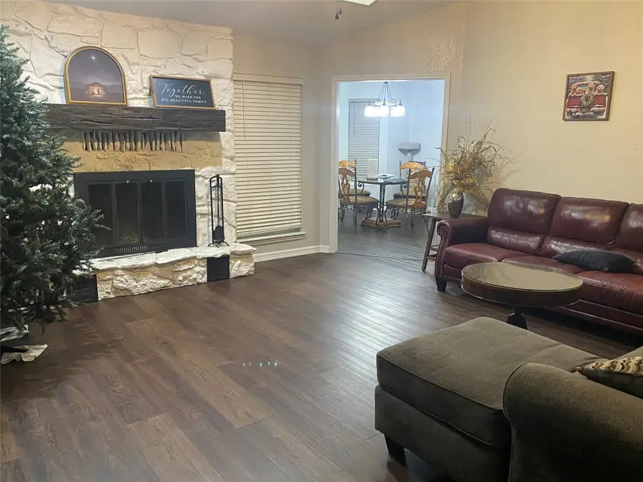 501 Mesquite Street, Mineral Wells, TX 76067 - #2