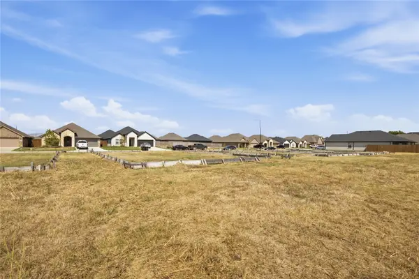 805 Greyson Lane, Greenville, TX 75402