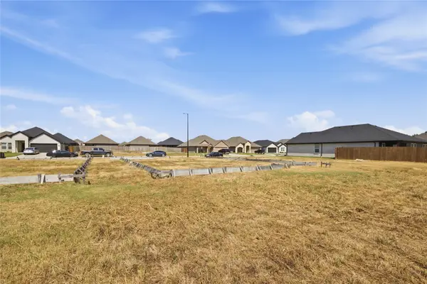 801 Greyson Lane, Greenville, TX 75402