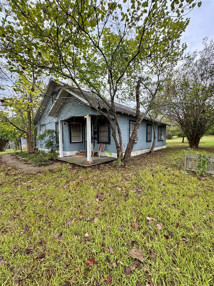 103 S Center Street, Bonham, TX 75418 - #2