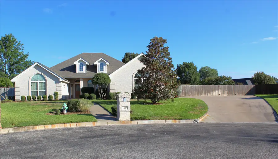 1405 Parkwood Court, Stephenville, TX 76401 - #2