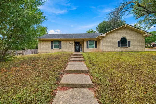 301 Brenda Drive, Hewitt, TX 76643
