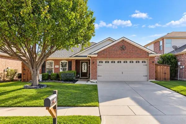 1118 Red Robin Drive, Aubrey, TX 76227