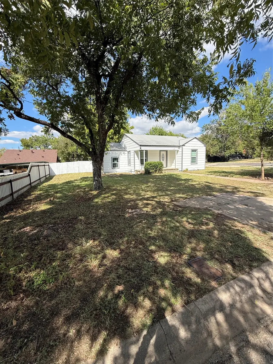317 E 10th Street, Coleman, TX 76834 - #2