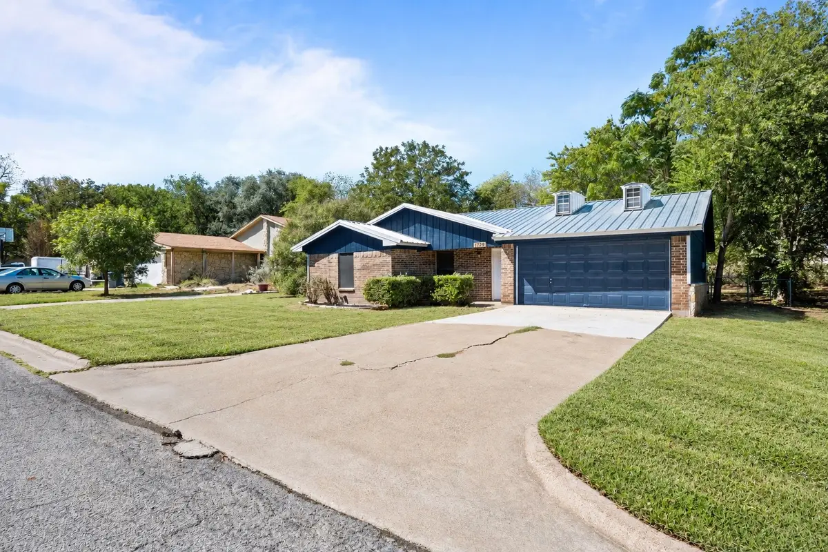 1729 W Doyle Street, Granbury, TX 76048 - #1