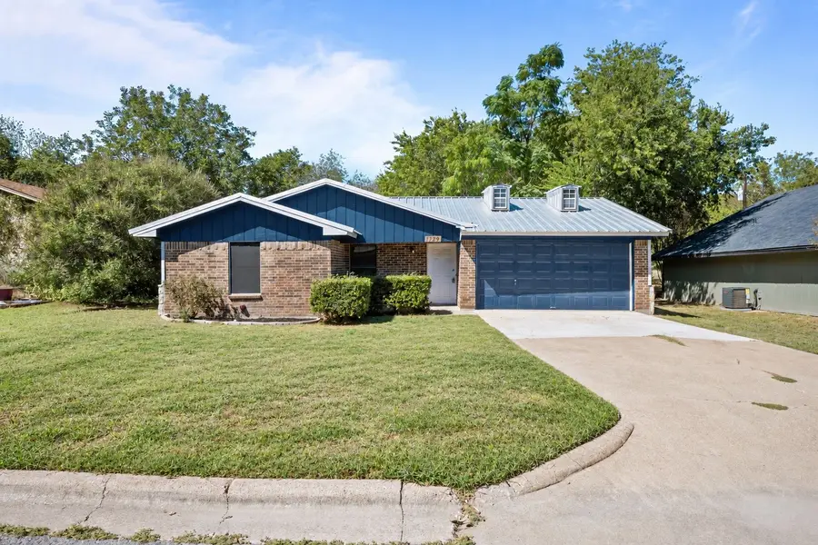 1729 W Doyle Street, Granbury, TX 76048 - #2