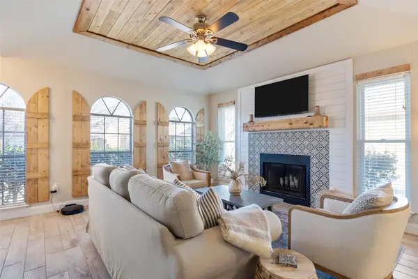 2918 Clover Lane, Euless, TX 76039
