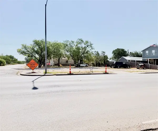 100 Davenport, Stamford, TX 79553