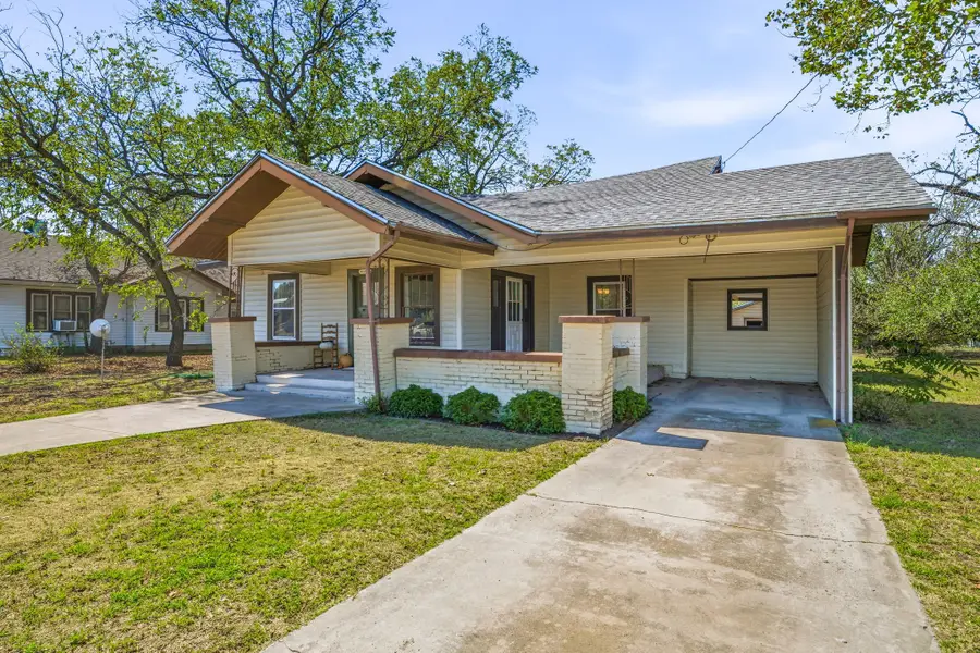 218 W Rogan Street, Gorman, TX 76454 - #2