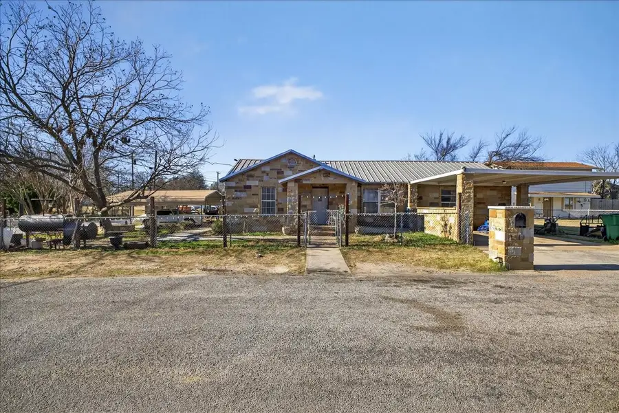 1310 N Estes Street, Stephenville, TX 76401 - #2