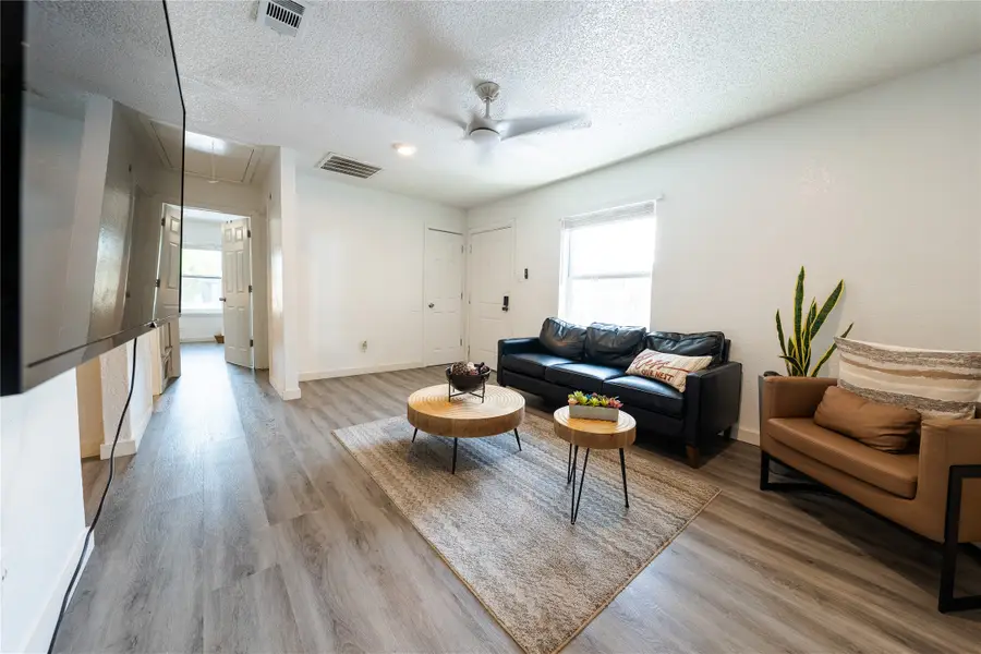 809 Broadus Avenue, Fort Worth, TX 76115 - #3