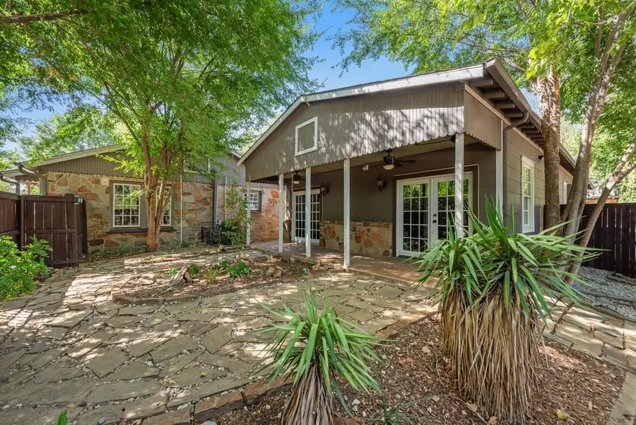 705 N Main Street, Grapevine, TX 76051 - #3