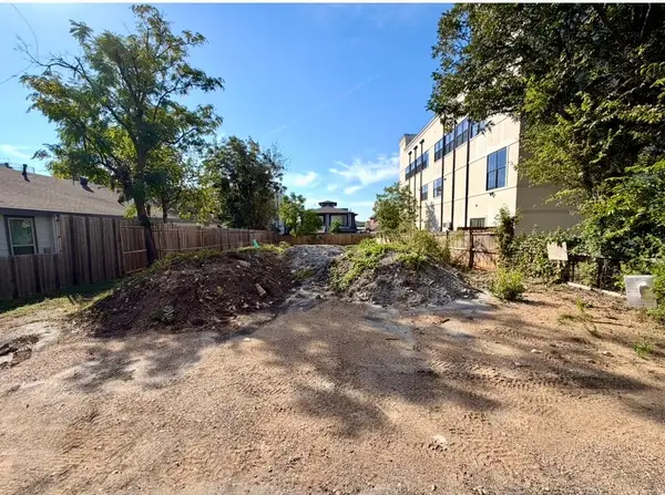1022 Mobile Street, Dallas, TX 75208