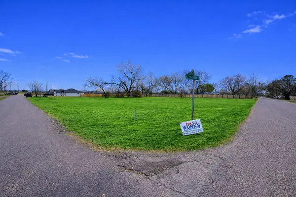 724 E Hughes Street, Collinsville, TX 76233