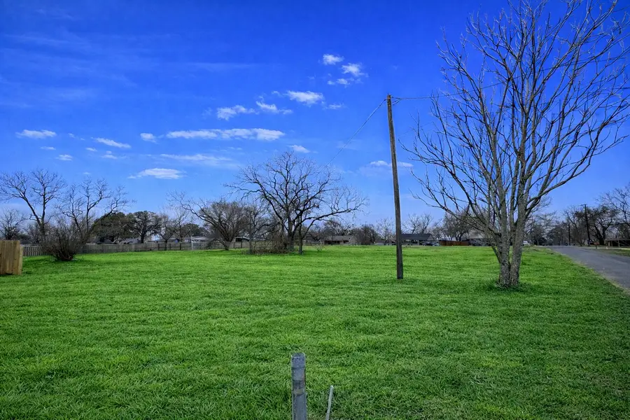 724 E Hughes Street, Collinsville, TX 76233 - #3