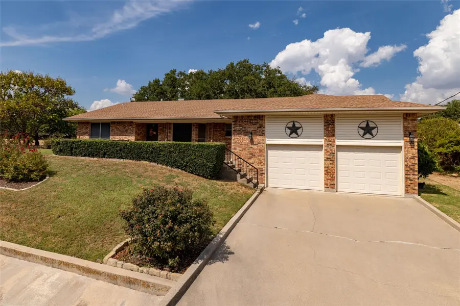 304 Lakeview Drive, Runaway Bay, TX 76426 - #2