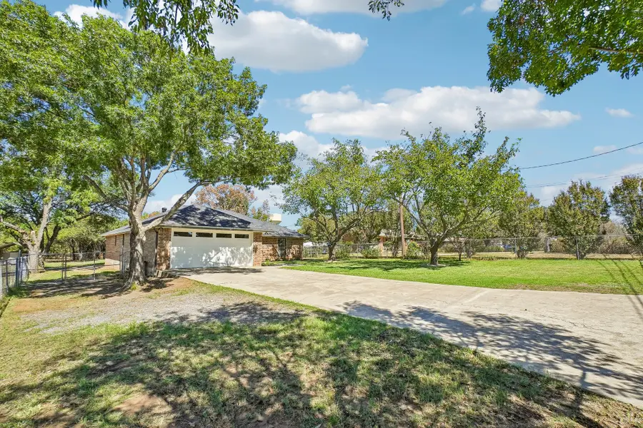 5885 Mitchell Saxon Road, Fort Worth, TX 76140 - #2