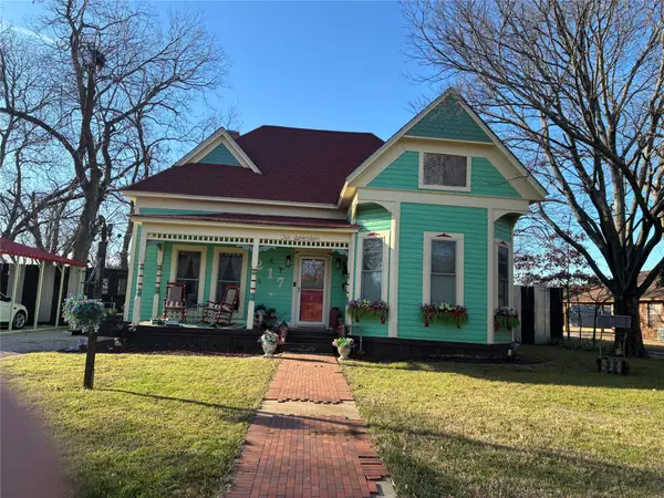 217 E White Street, Pilot Point, TX 76258