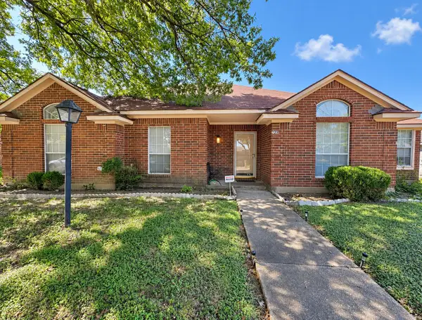 725 Andalusia Trail, DeSoto, TX 75115