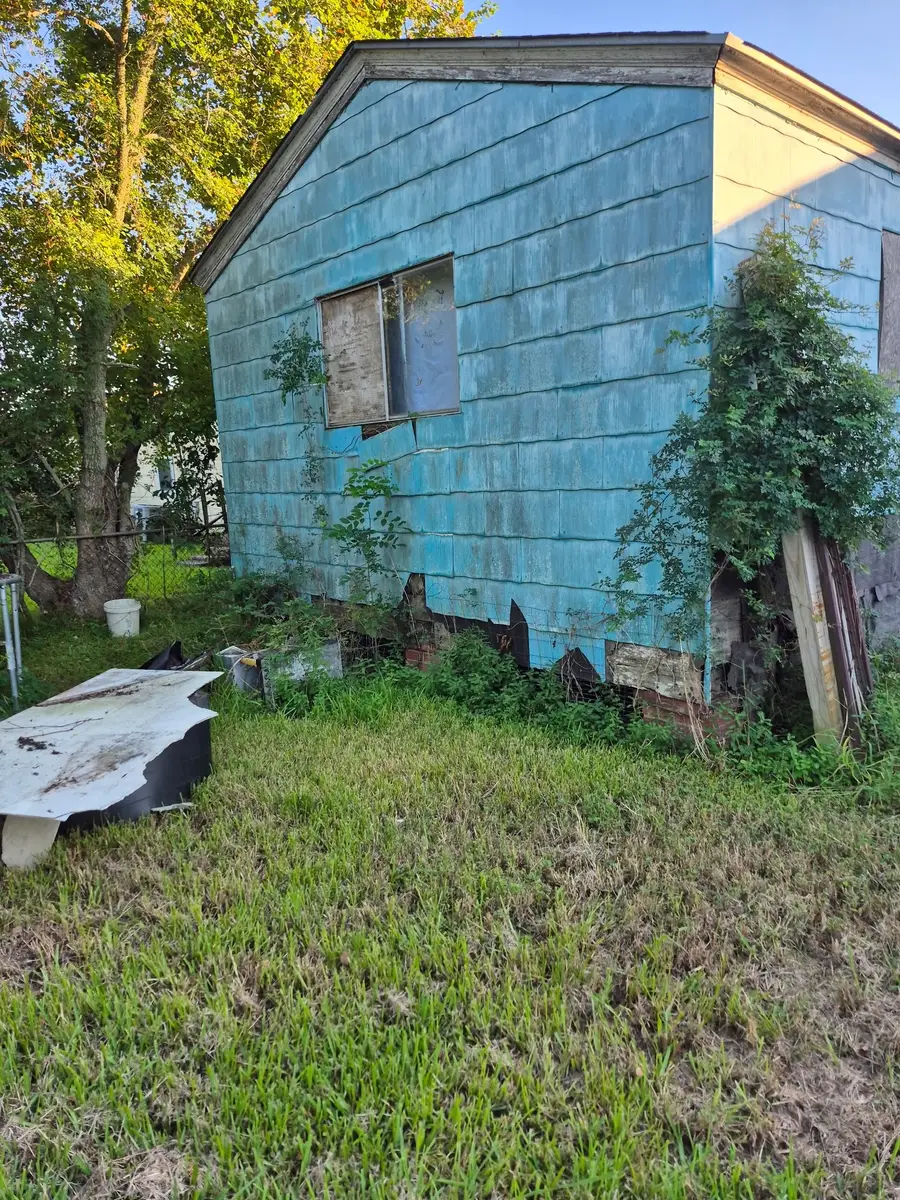 3856 Lincoln Avenue, Groves, TX 77619 - #2
