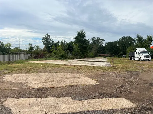3444 Greenwood Road, Shreveport, LA 71109