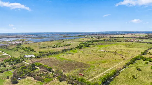 7225 N Hickory Road, Krum, TX 76249