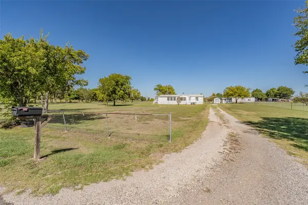 7885 Little Branch, Waxahachie, TX 75167