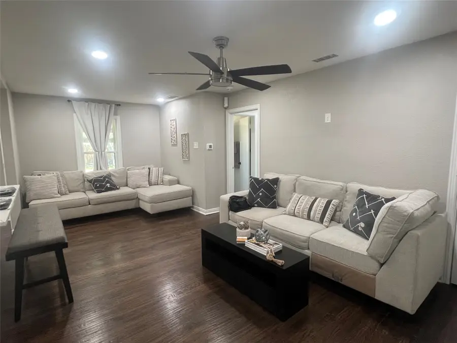 1021 E Russell Avenue, Carrollton, TX 75006 - #2