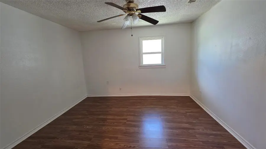 524 W Broadus Avenue, Fort Worth, TX 76115 - #3
