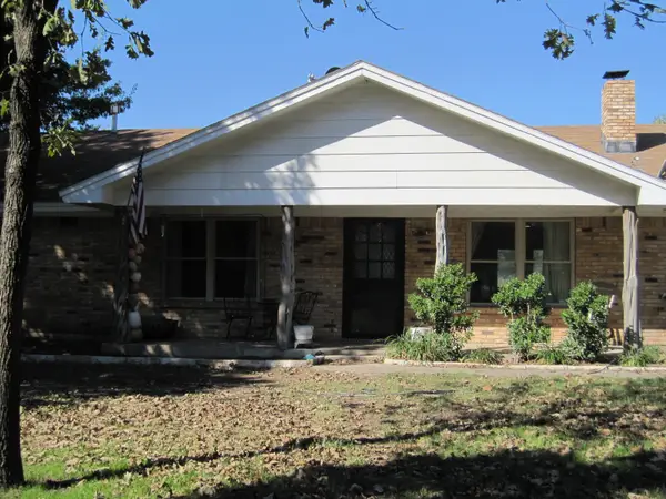 508 S Hovey Street, Chico, TX 76431
