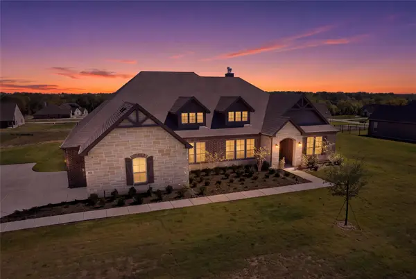813 Valley Ridge Road, Van Alstyne, TX 75495