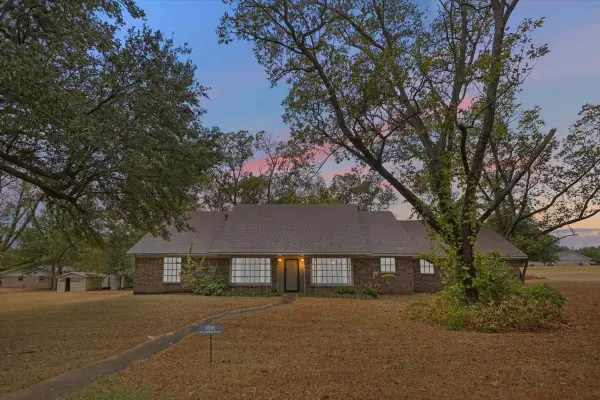 100 Westwood Parkway, Naples, TX 75668