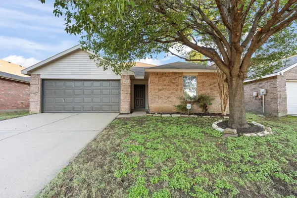 1128 Boxwood Drive, Crowley, TX 76036