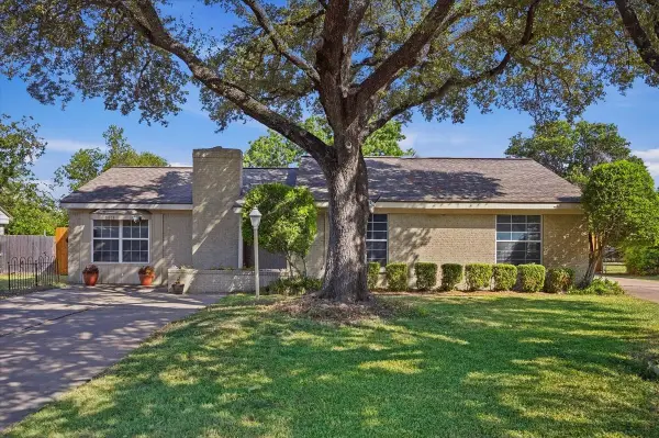 3520 South Drive, Fort Worth, TX 76109
