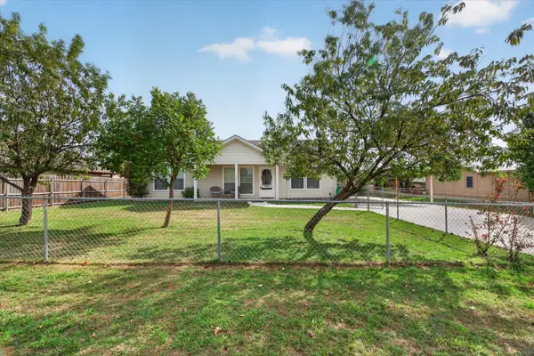 324 Pearson Lane, Azle, TX 76020