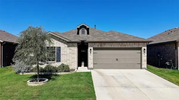 304 Crowfoot Drive, Fort Worth, TX 76131