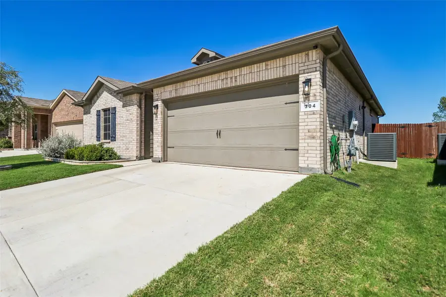 304 Crowfoot Drive, Fort Worth, TX 76131 - #2