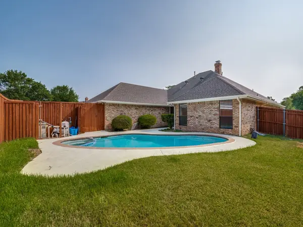 629 Bent Creek Drive, DeSoto, TX 75115